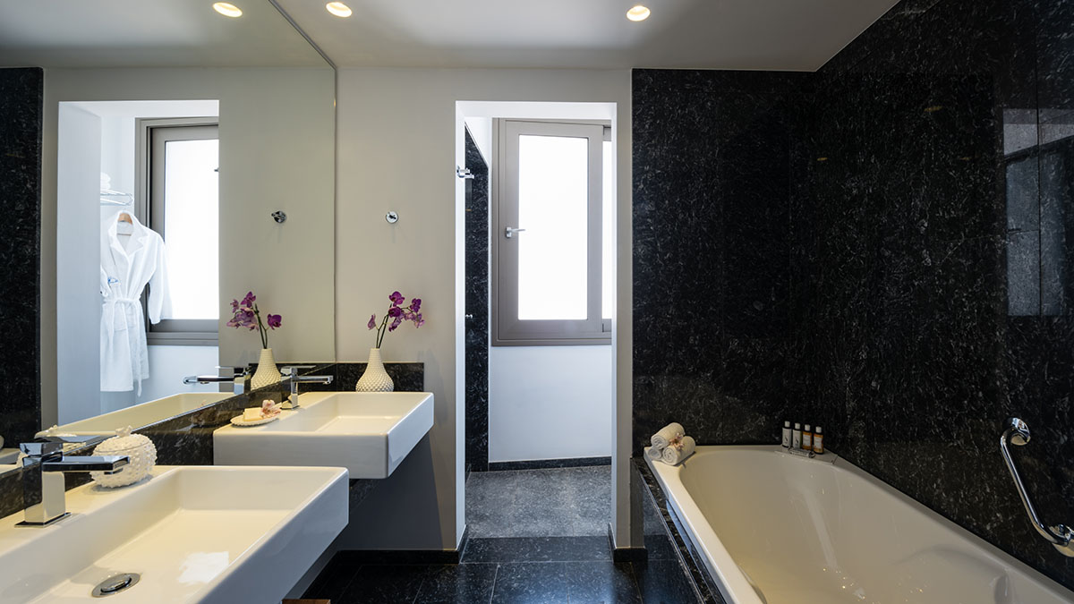 Mythica - Junior Suite Harbour View